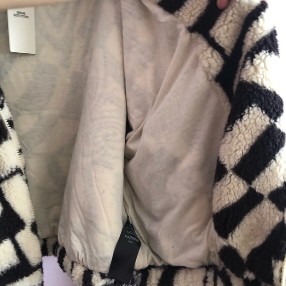 Small - Black & White Olivia Print Sherpa Jacket - Picture 14 of 16